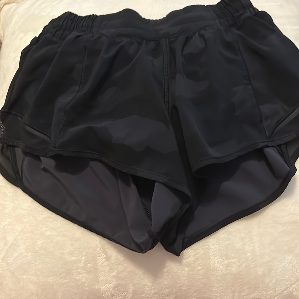 black camo lululemon hotty hots size 4
